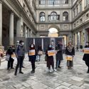 La cultura, chiusa, è scesa oggi in piazza per manifestare. “Ascoltateci!”