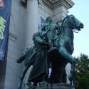 New York, sarà rimosso il controverso monumento a Roosevelt davanti al museo di storia naturale