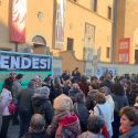 Pistoia, tanti cittadini scendono in piazza per l'arte: si protesta contro lo spostamento a Firenze delle opere di Marini 