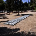 Un'opera di Richard Long, grande artista della Land Art, arriva all'Acropoli di Atene