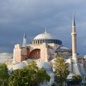 È ufficiale, a Istanbul la basilica di Santa Sofia viene riconvertita in moschea