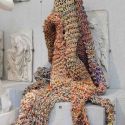 Sissi realizza le sue sculture-abito da casa. Il diario sul profilo Instagram di Palazzo Bentivoglio