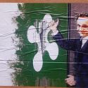 I tagli di Fontana... alla sanità. L'opera di street art affissa all'ospedale Covid di Milano