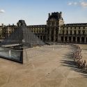 Il Tour de France passa dal Louvre: le spettacolari immagini della corsa al museo