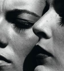 Una grande retrospettiva dedicata a Helmut Newton presenta alla GAM di Torino i suoi scatti più iconici e di moda