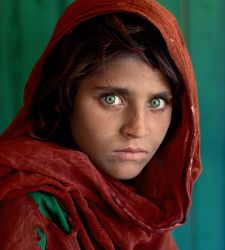 La ragazza afghana di McCurry arriva per la prima volta in Veneto