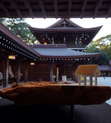 Scultori giapponesi che lavorano il marmo delle Apuane in mostra al Tempio Meiji di Tokyo