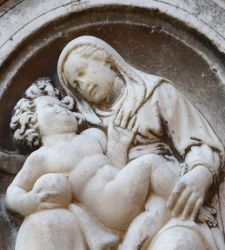 Preghiere di pietra: le maestà, i rilievi votivi in marmo delle Apuane e della Lunigiana 