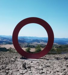 Le sculture di Mauro Staccioli a Volterra: esperienze che diventano arte nel paesaggio