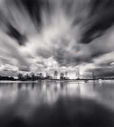 Il Po simbolo del tempo che scorre: il grande fiume nelle foto di Michael Kenna