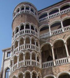 Parenti stretti: Palazzo Contarini del Bovolo e il Fontego dei Tedeschi