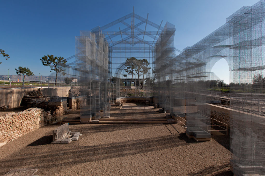 Edoardo Tresoldi, Dove l'arte ricostruisce il tempo (2016; rete metallica elettrosaldata; Manfredonia, Parco Archeologico di Siponto). Ph. Credit Blind Eye Factory
 Edoardo Tresoldi, Dove l'arte ricostruisce il tempo (2016; rete metallica elettrosaldata; Manfredonia, Parco Archeologico di Siponto). Ph. Credit Blind Eye Factory