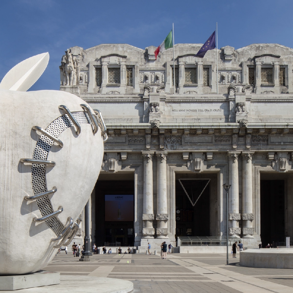 Michelangelo Pistoletto, Mela reintegrata (2015-2016; metallo, intonaco, polvere di marmo, 800 x 700 cm). Ph. Credit Luoghi del Contemporaneo - Ministero per i Beni e le Attività Culturali e per il Turismo
 Michelangelo Pistoletto, Mela reintegrata (2015-2016; metallo, intonaco, polvere di marmo, 800 x 700 cm). Ph. Credit Luoghi del Contemporaneo - Ministero per i Beni e le Attività Culturali e per il Turismo