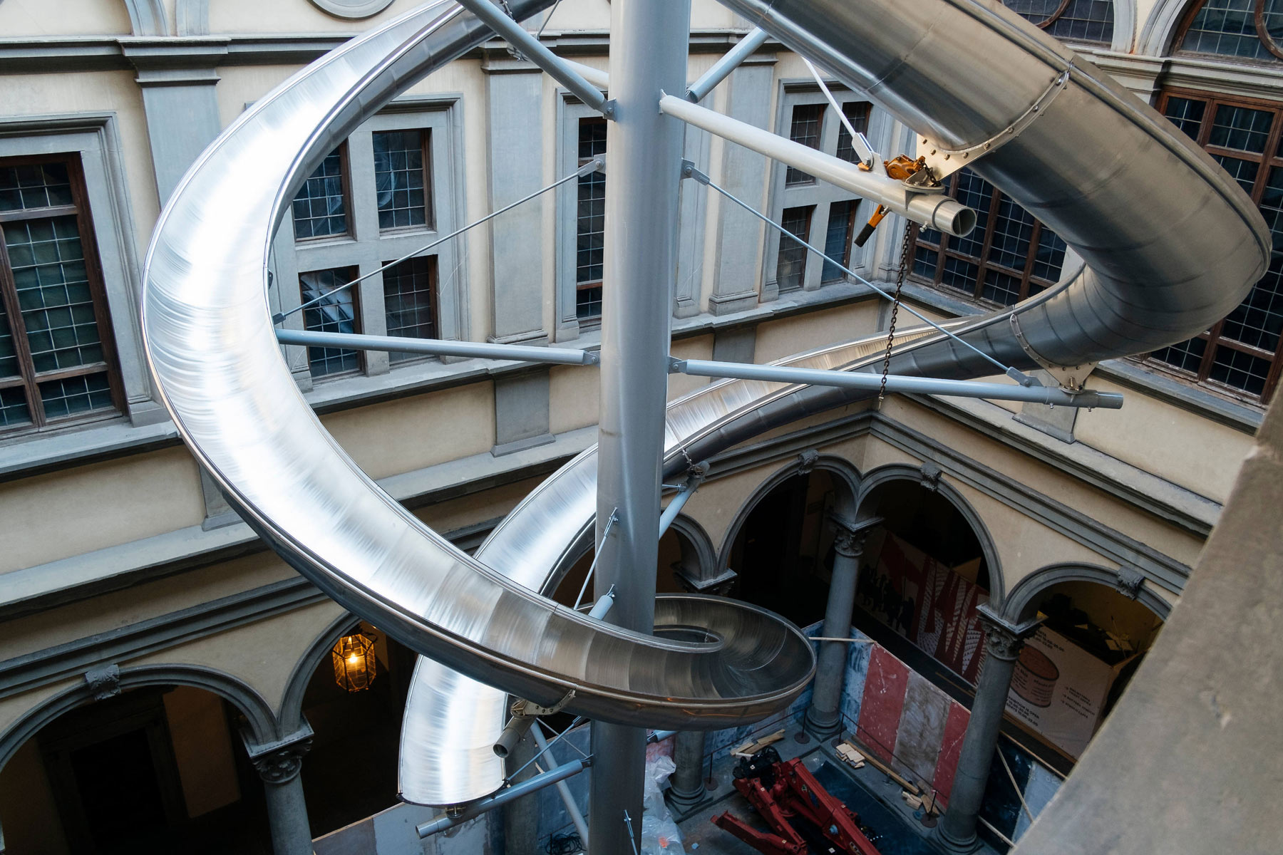 Carsten Höller, The Florence Experiment (2018). Installation view, Firenze, Palazzo Strozzi. Ph. Credit Martino Margheri. Courtesy Palazzo Strozzi
 Carsten Höller, The Florence Experiment (2018). Installation view, Firenze, Palazzo Strozzi. Ph. Credit Martino Margheri. Courtesy Palazzo Strozzi