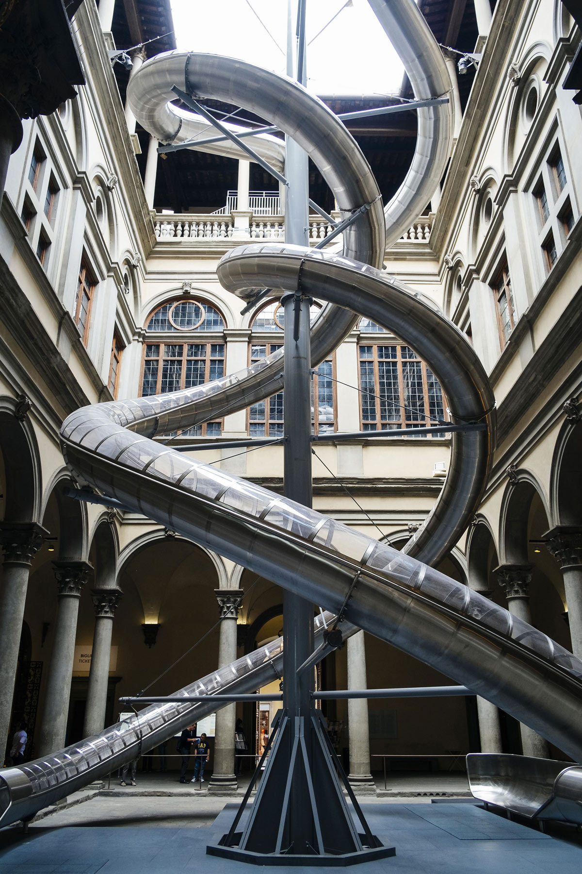 Carsten Höller, The Florence Experiment (2018). Installation view, Firenze, Palazzo Strozzi. Ph. Credit Martino Margheri. Courtesy Palazzo Strozzi
 Carsten Höller, The Florence Experiment (2018). Installation view, Firenze, Palazzo Strozzi. Ph. Credit Martino Margheri. Courtesy Palazzo Strozzi
