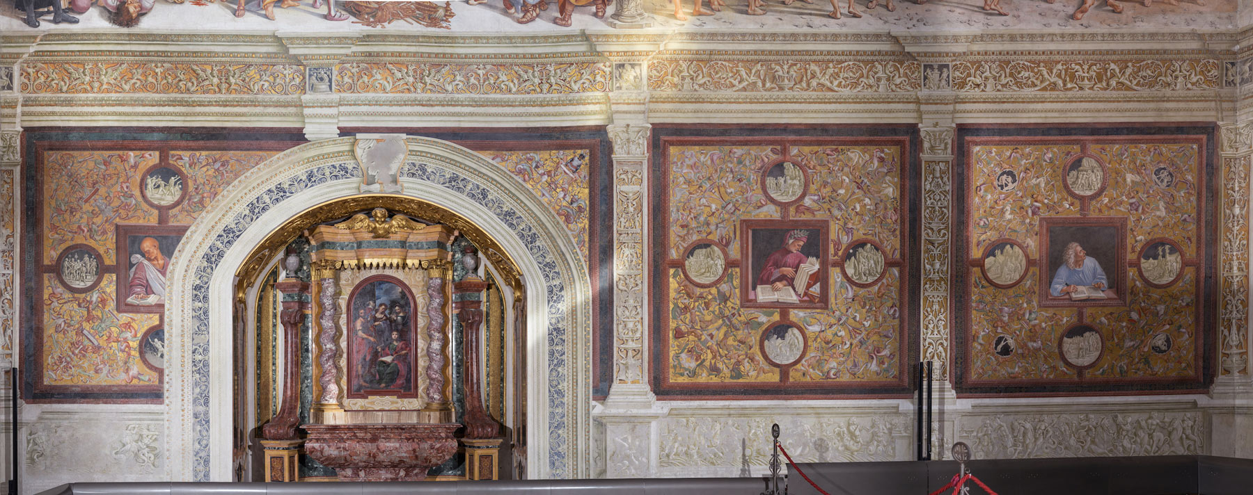 La parete di sinistra della Cappella di San Brizio
