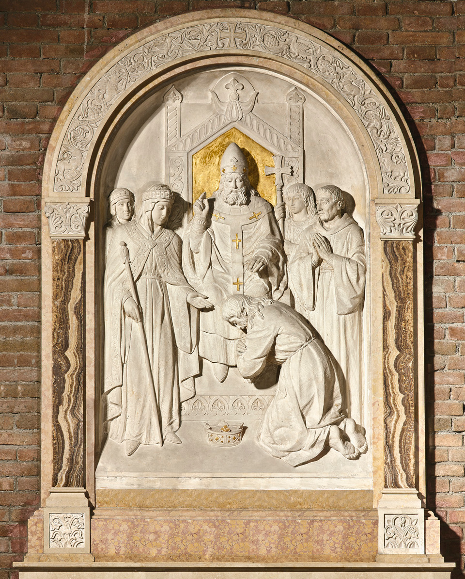 Carmela Adani, Pala di Canossa (1956; pietra; Reggio Emilia, Regina Pacis)
