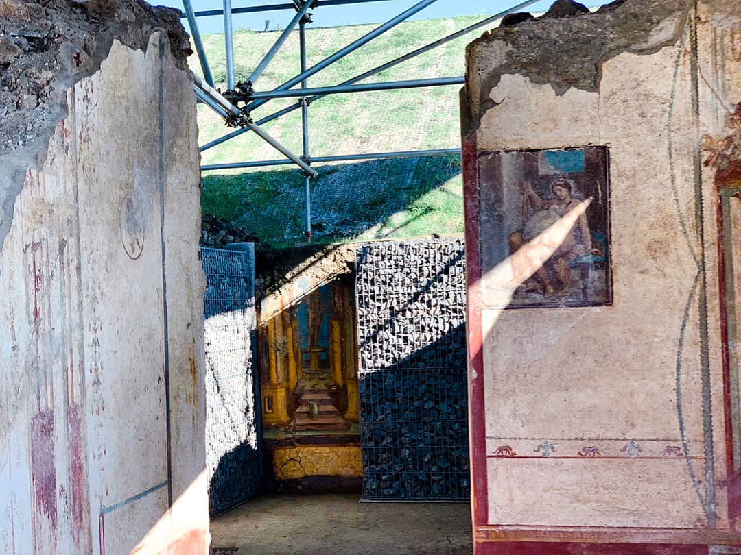 L'affresco con Leda e il Cigno al sole. Ph. Credit Giuseppe Di Leva
