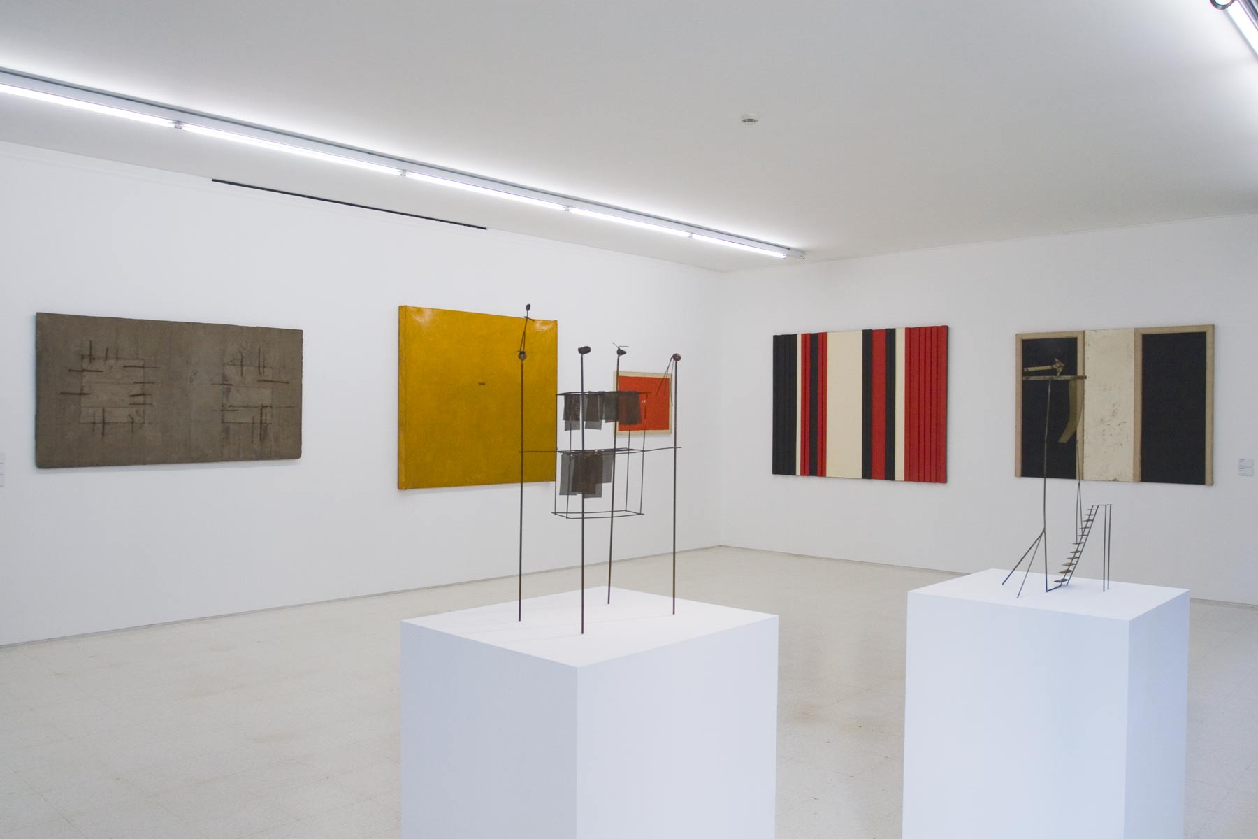 Collezione Maramotti, Veduta di sala, opere di Fausto Melotti, Giuseppe Uncini, Mario Schifano, Tano Festa Ph. C. Cesare Di Liborio
