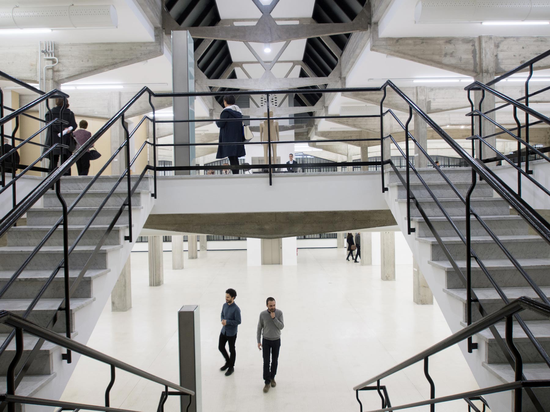 Collezione Maramotti, Veduta interna, opera di Mark Manders Ph. C. Gabriele Micalizzi/Cesura
