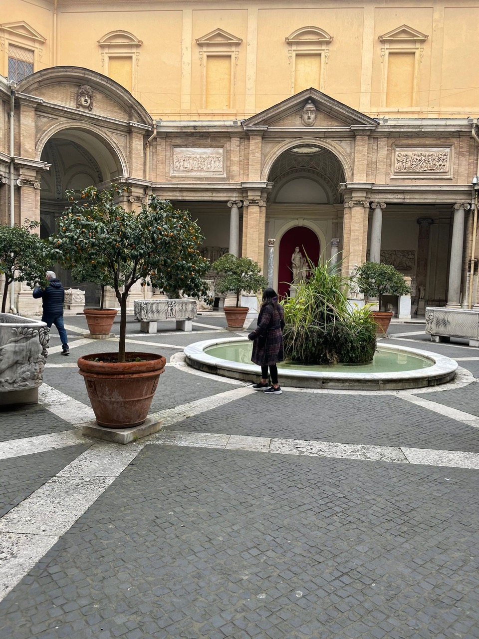 Musei Vaticani, il Cortile Ottagono, fotografia scattata martedì 16 febbraio alle 14:30
