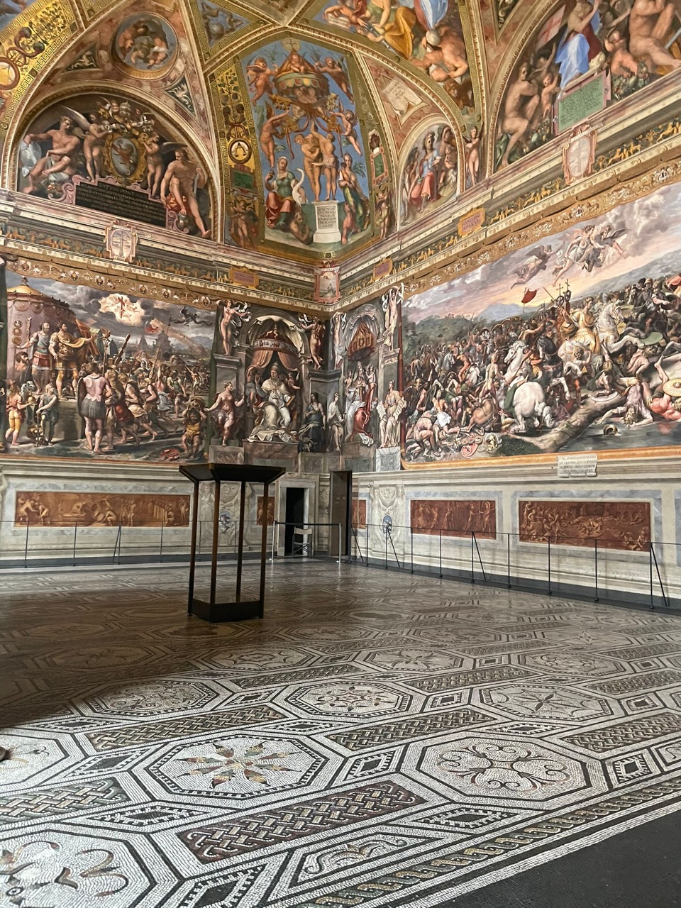 Musei Vaticani, il Cortile Ottagono, fotografia scattata martedì 16 febbraio alle 15
