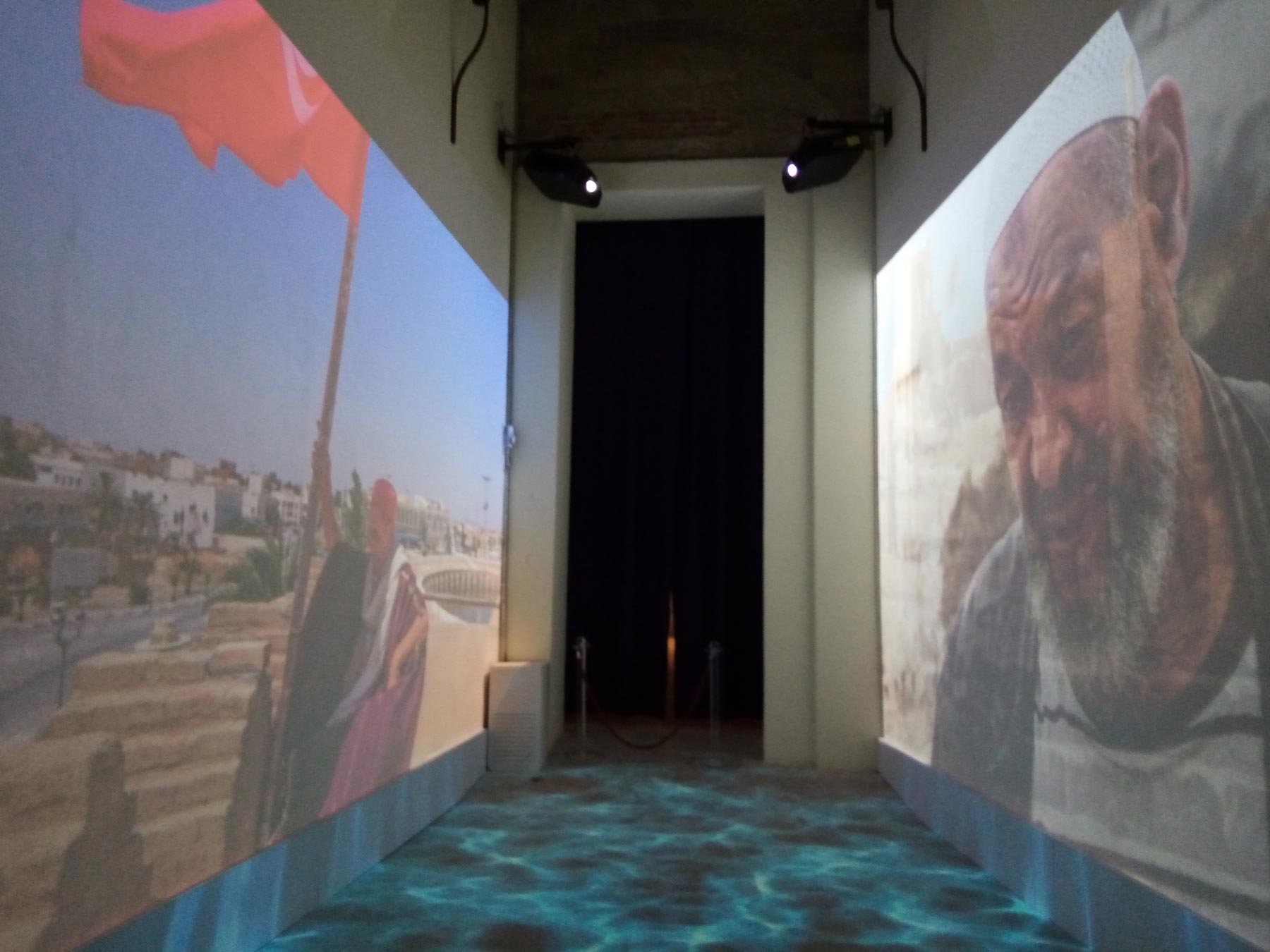 Le proeizioni degli scatti di Lucia Cantamessa nella sezione dedicata al Mediterraneo oggi
