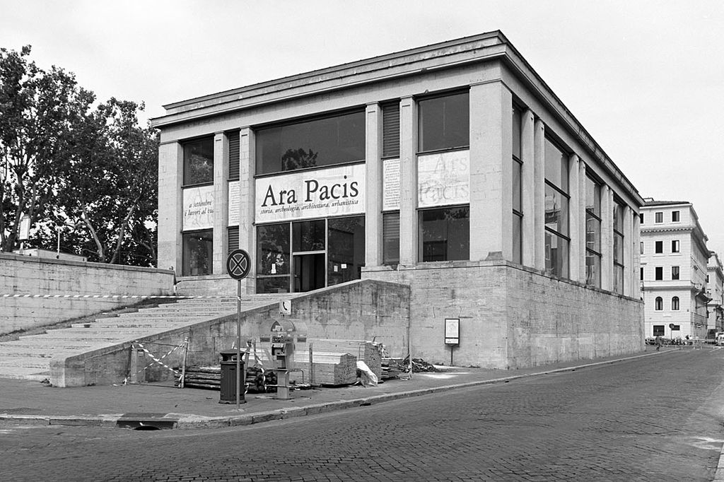 La teca dell'Ara Pacis di Morpurgo (dopo il restauro degli anni Settanta)
