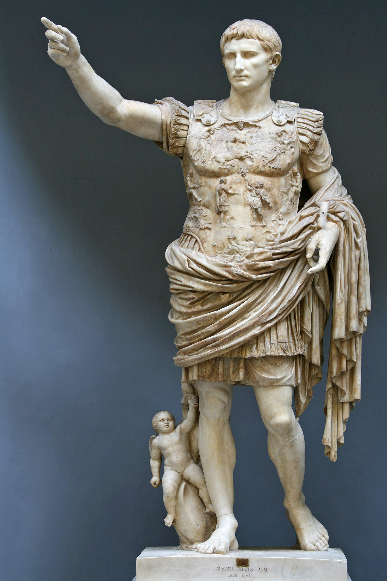Arte romana, Augusto di Prima Porta noto anche come Augusto loricato (I secolo d.C.; marmo, altezza 204 cm; CittÃ  del Vaticano, Musei Vaticani)
