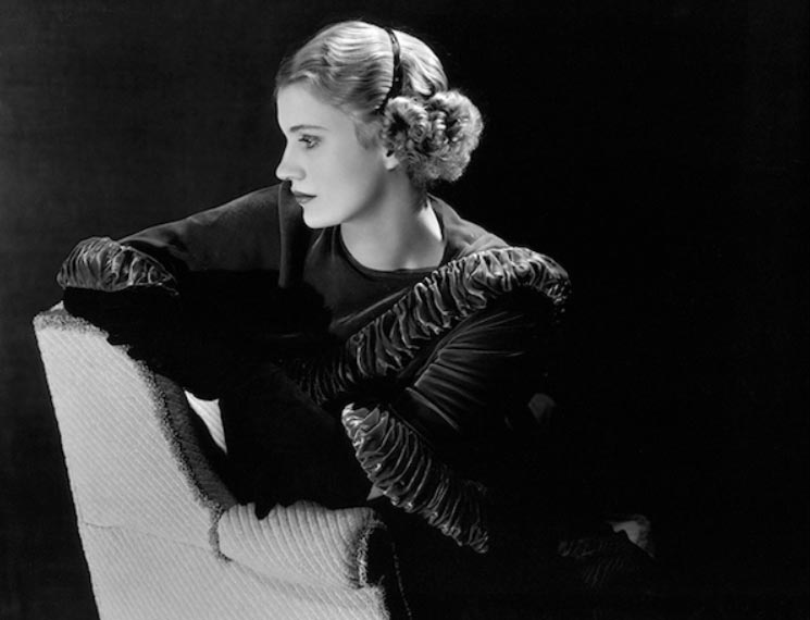 Lee Miller, Self portrait with headband, New York, USA, 1932. © Lee Miller Archives
 Lee Miller, Self portrait with headband, New York, USA, 1932. © Lee Miller Archives