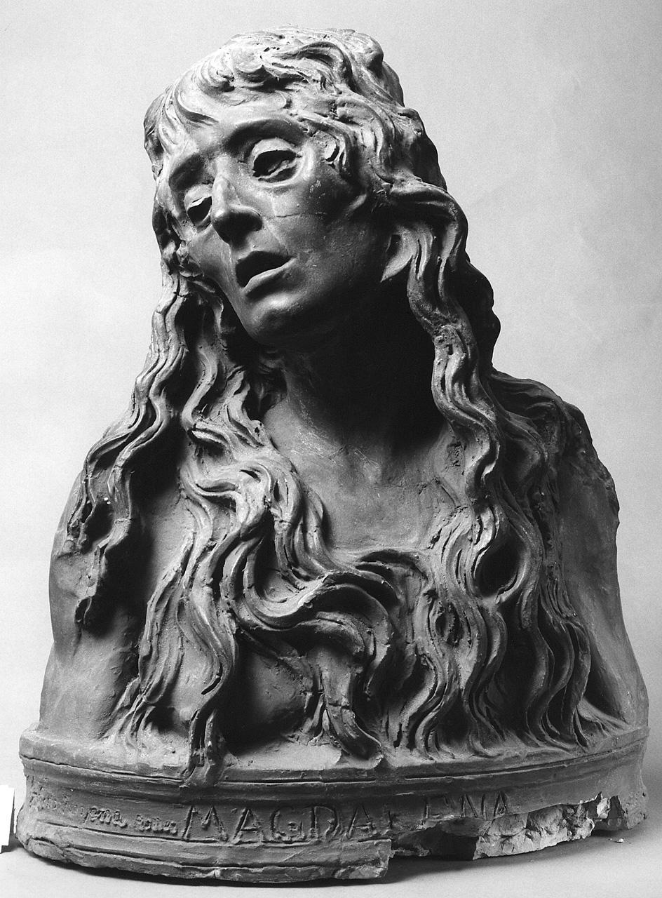 Alceo Dossena, Maddalena penitente (1920-1930; terracotta, 55 x 45 x 17 cm; Pescia, Museo Civico Galeotti)
