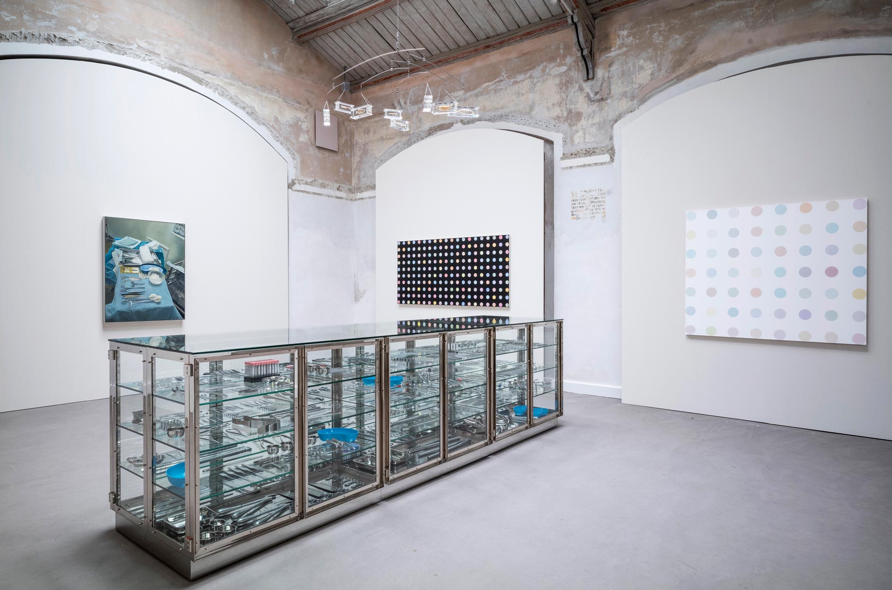 Veduta della mostra Mental Escapology (Sankt Moritz, Forum Paracelsus, 2021). Foto di Felix Friedmann. ©Damien Hirst and Science Ltd. Tutti i diritti riservati, DACS 2021
