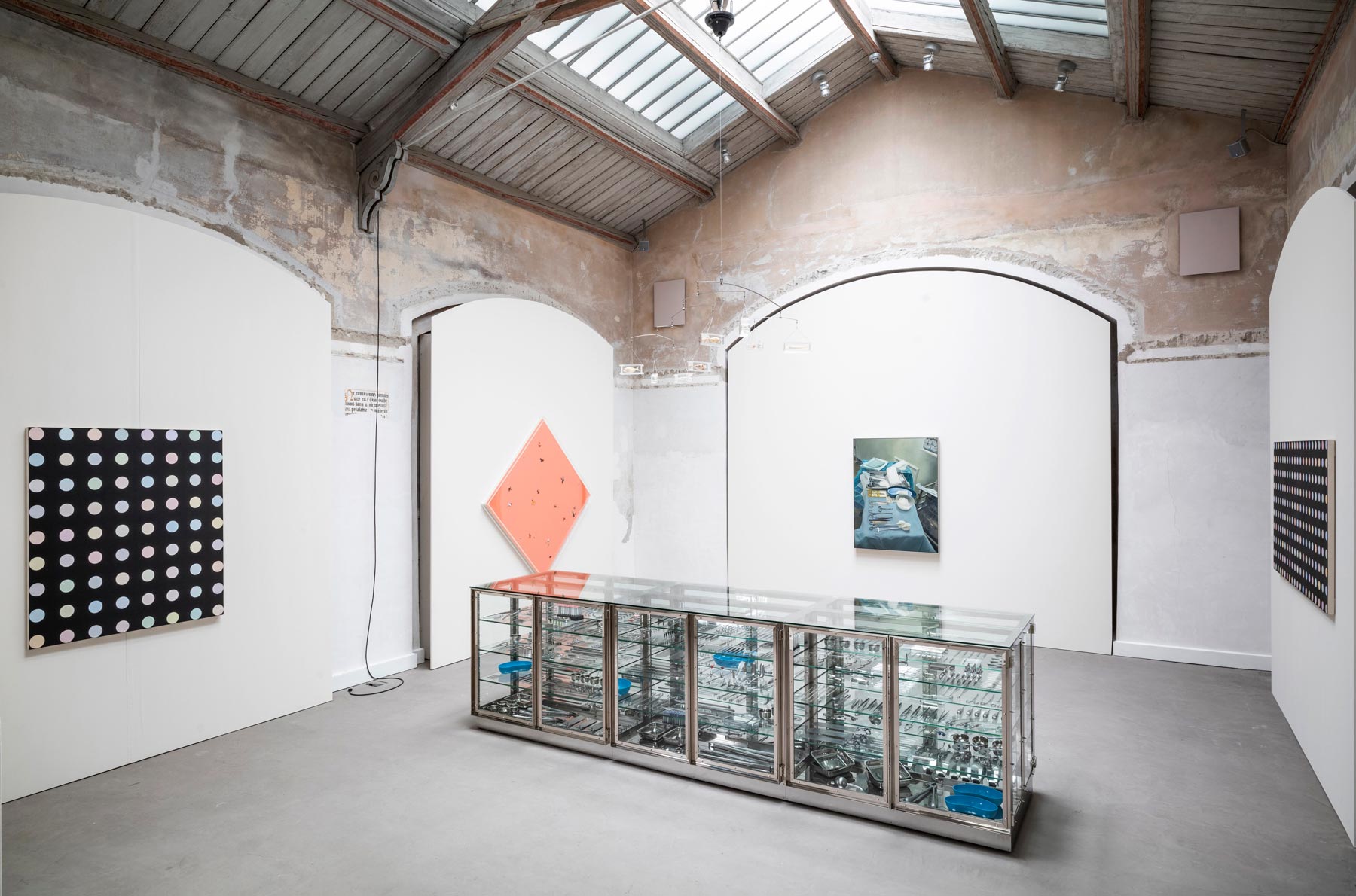 Veduta della mostra Mental Escapology (Sankt Moritz, Forum Paracelsus, 2021). Foto di Felix Friedmann. ©Damien Hirst and Science Ltd. Tutti i diritti riservati, DACS 2021
