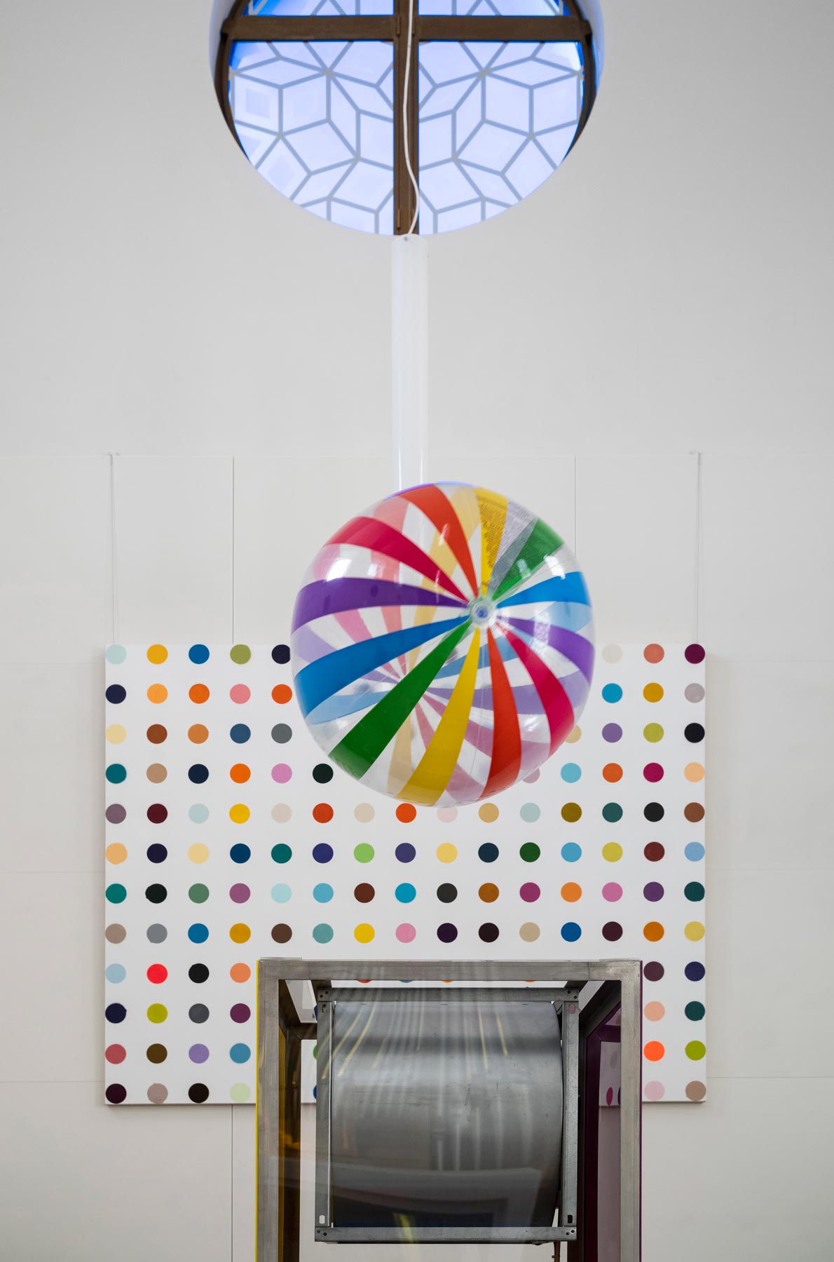 Veduta della mostra Mental Escapology (Sankt Moritz, Forum Paracelsus, 2021). Foto di Felix Friedmann. ©Damien Hirst and Science Ltd. Tutti i diritti riservati, DACS 2021
