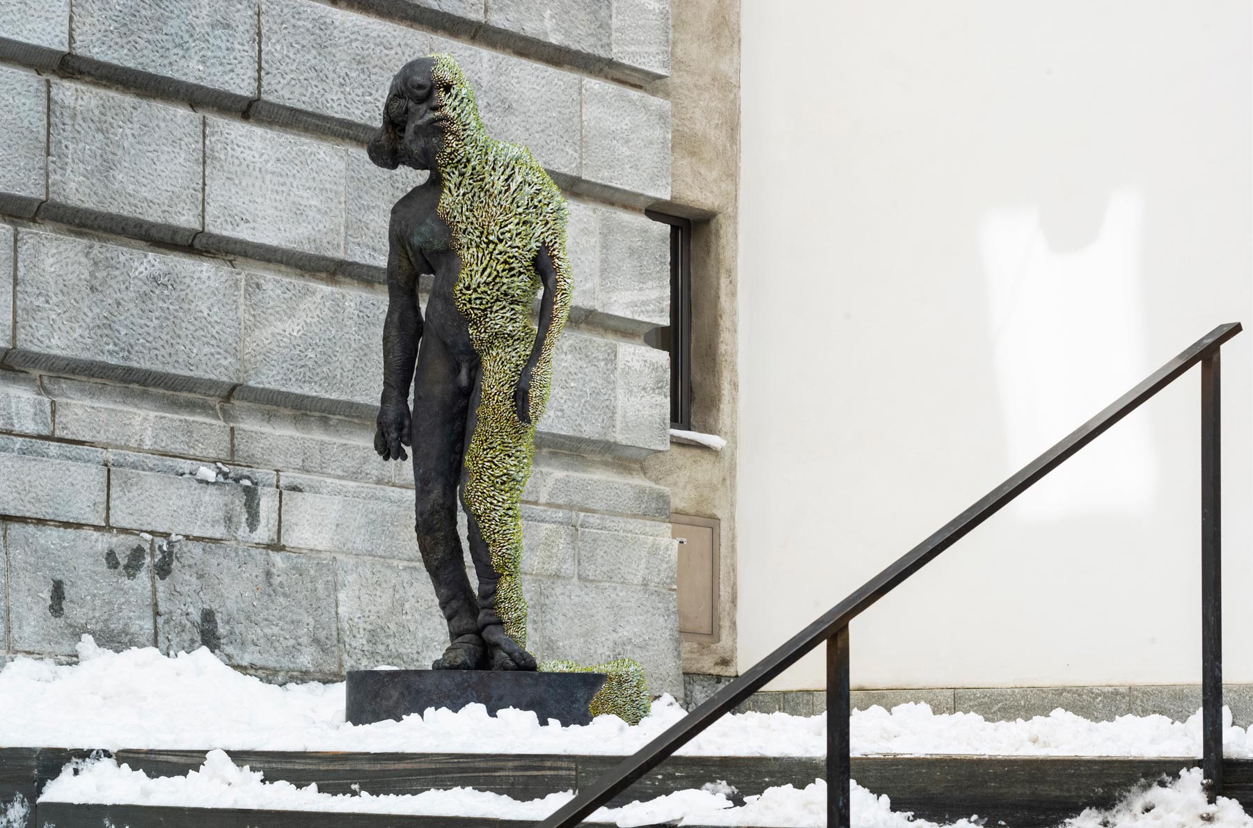 Damien Hirst, Proteus (2012), veduta dell'installazione al Sankt Moritzersee, 2021. Foto di Felix Friedmann. ©Damien Hirst and Science Ltd. Tutti i diritti riservati, DACS 2021
