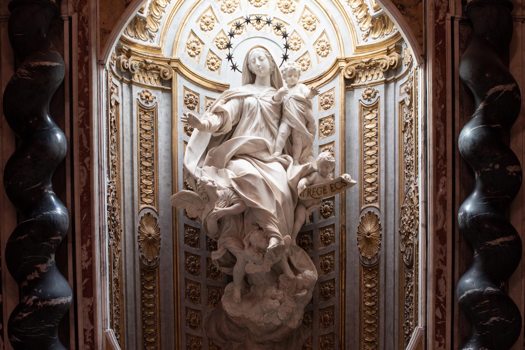 Francesco Maria Schiaffino, Madonna Regina di Genova (1729; marmo; Genova, Palazzo Ducale, Cappella del Doge)
