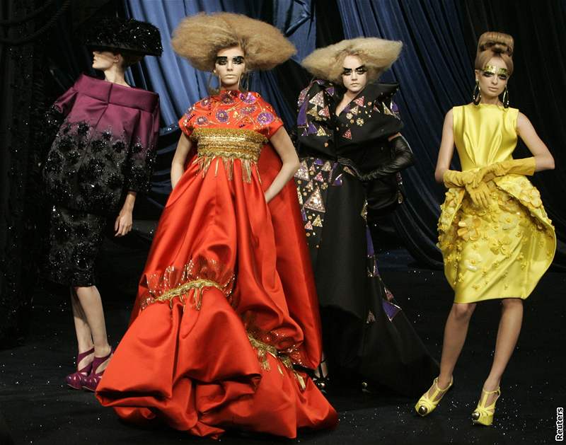 Gli abiti di John Galliano ispirati a Gustav Klimt (2008)
