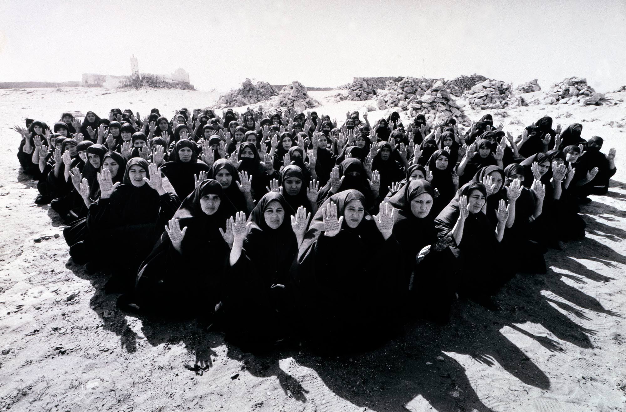 Shirin Neshat, Rapture (1999; installazione video, due canali, film 16 mm, bianco e nero, sonoro; Los Angeles, The Broad)
