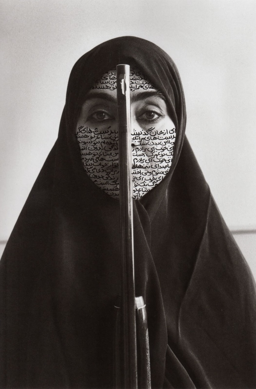 Shirin Neshat, Rebellious silence (1994; stampa e calligrafia; 142 x 98 cm)
