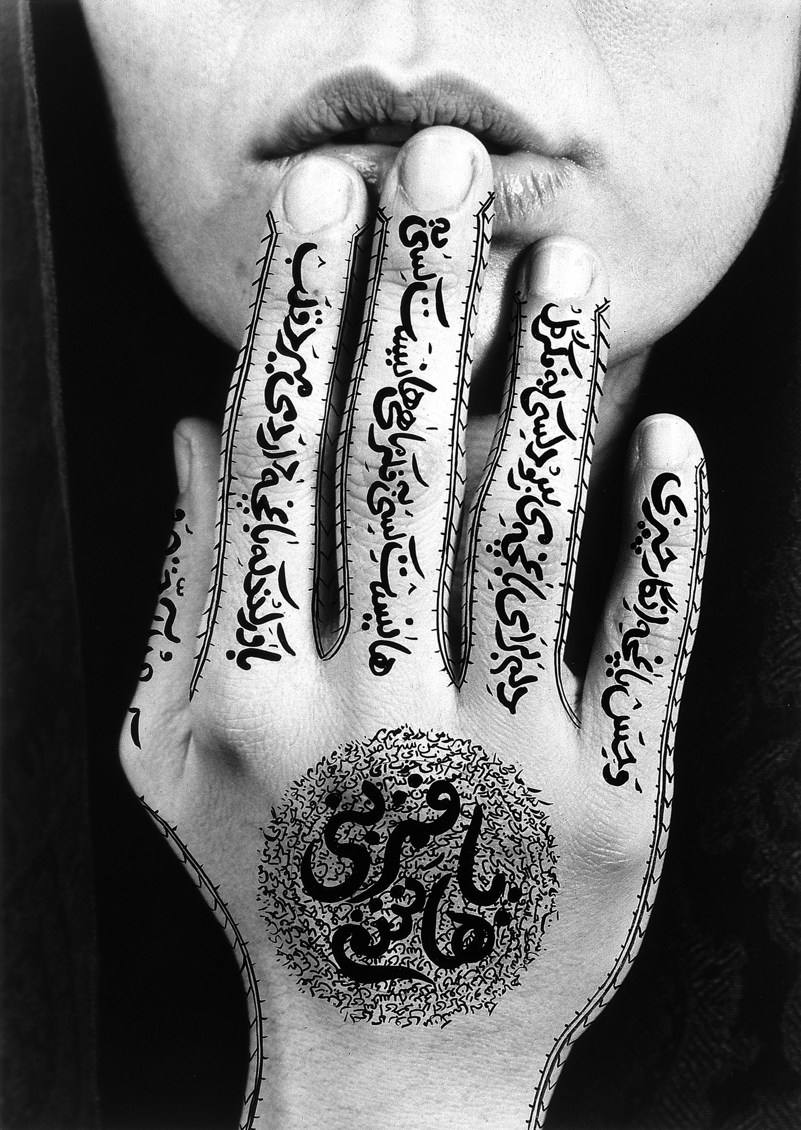 Shirin Neshat, Untitled (1996; fotografia, 170,2 x 121,9 cm)
