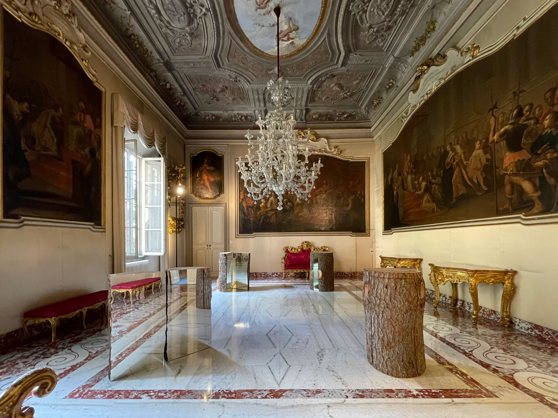 Michelangelo Pistoletto, Alberi - Divisione e moltiplicazione dello specchio (1973 - 2020; installazione site specific nella sala al piano nobile)
