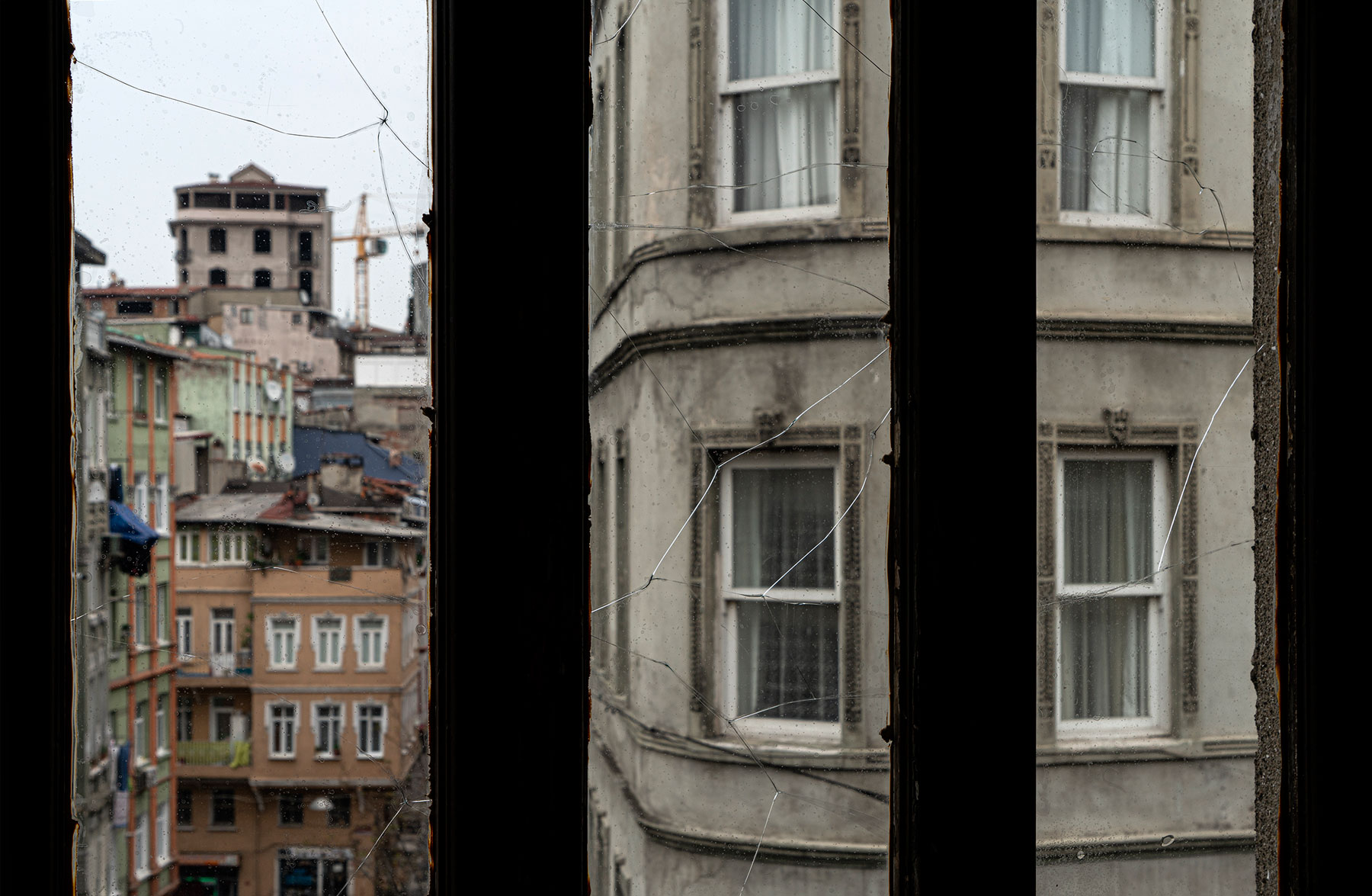 Gian Maria Tosatti, Kalbim Ayna Gibi Bo&#x15F; - &#x130;stanbul B&#xF6;l&#xFC;m&#xFC; (&ldquo;Il mio cuore è vuoto come uno specchio – Episodio di Istanbul&rdquo;), The Blank Contemporary Art (Bergamo) e Depo (Istanbul), in collaborazione con l'Istituto Italiano di Cultura a Istanbul, un progetto realizzato grazie al sostegno dell'Italian Council (7a Edizione, 2019), programma di promozione internazionale dell'arte contemporanea italiana della Direzione Generale Creatività Contemporanea del Ministero della Cultura
