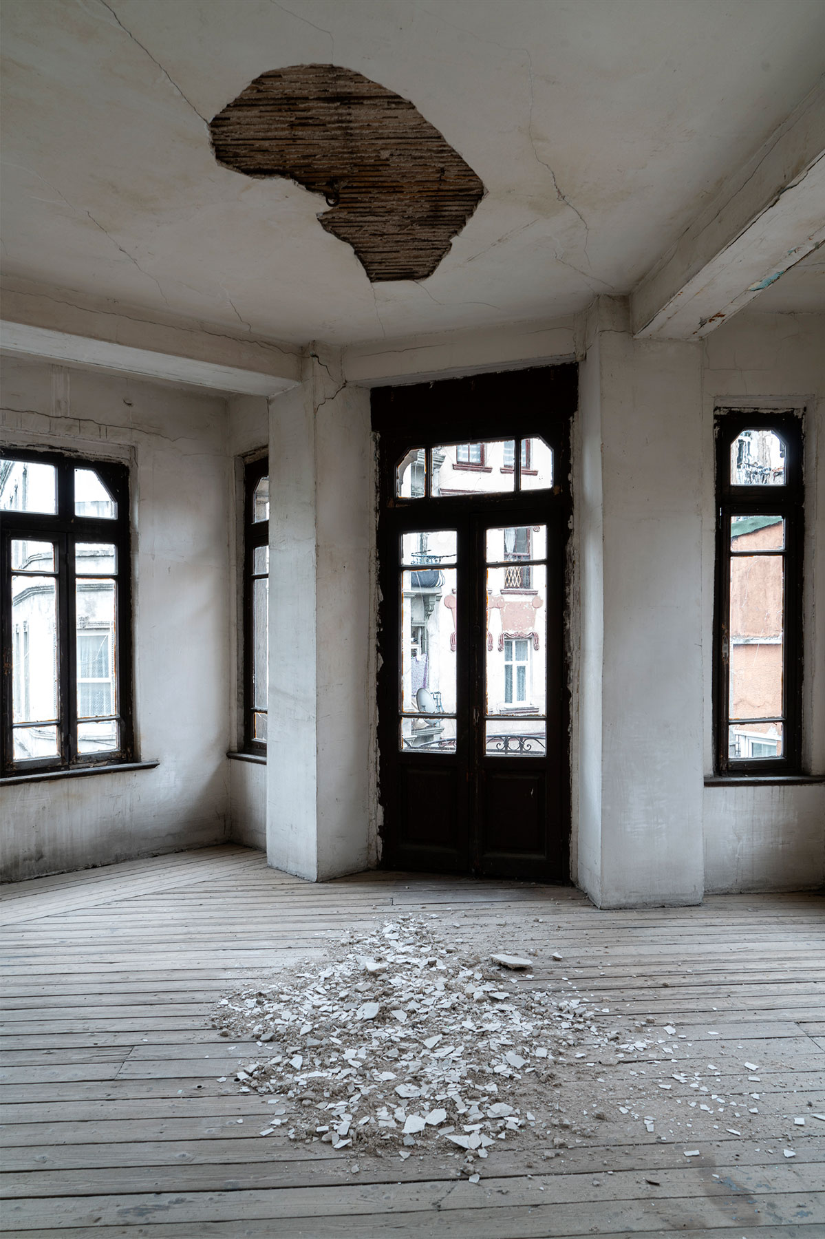 Gian Maria Tosatti, Kalbim Ayna Gibi Bo&#x15F; - &#x130;stanbul B&#xF6;l&#xFC;m&#xFC; (&ldquo;Il mio cuore è vuoto come uno specchio – Episodio di Istanbul&rdquo;), The Blank Contemporary Art (Bergamo) e Depo (Istanbul), in collaborazione con l'Istituto Italiano di Cultura a Istanbul, un progetto realizzato grazie al sostegno dell'Italian Council (7a Edizione, 2019), programma di promozione internazionale dell'arte contemporanea italiana della Direzione Generale Creatività Contemporanea del Ministero della Cultura
