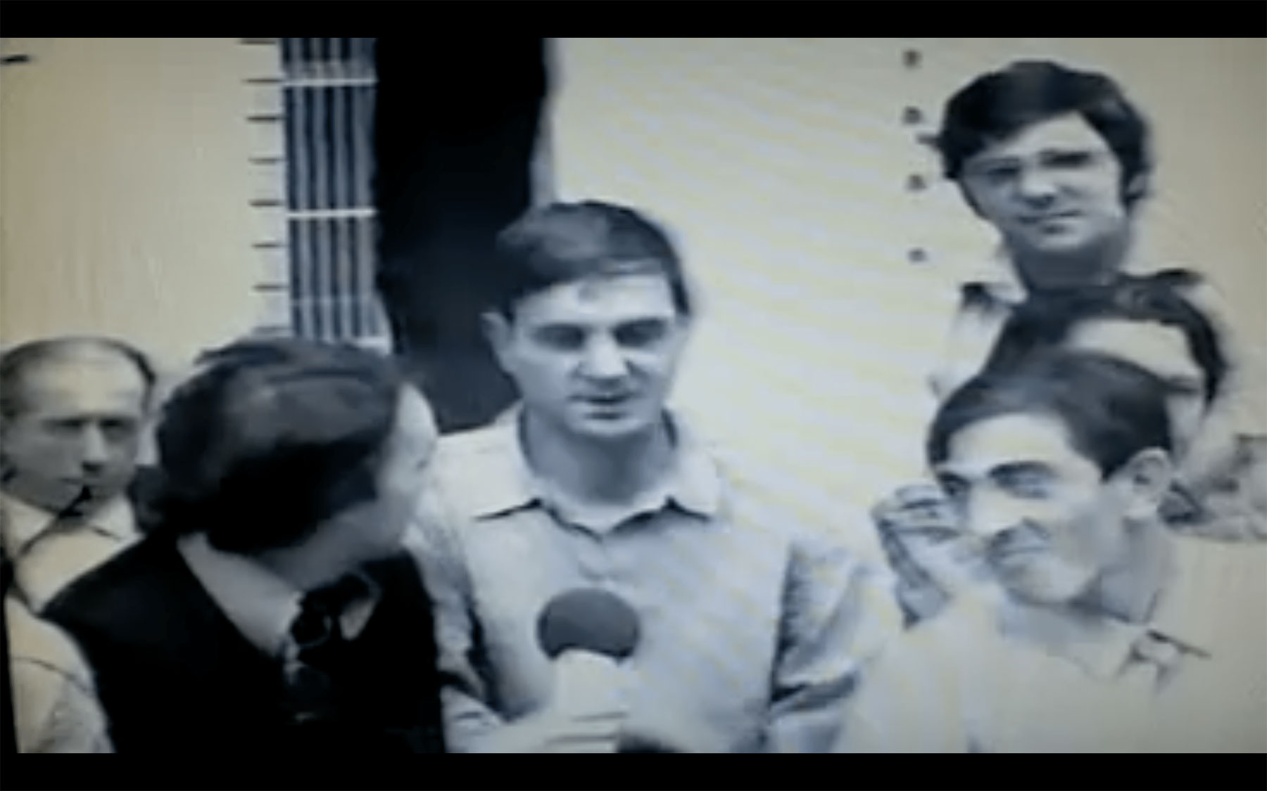 Ugo Nespolo, fotogramma de La Pillola (1973)
 Ugo Nespolo, fotogramma de La Pillola (1973)