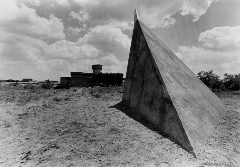 Intervento di Mauro Staccioli a Volterra '73
 Intervento di Mauro Staccioli a Volterra '73