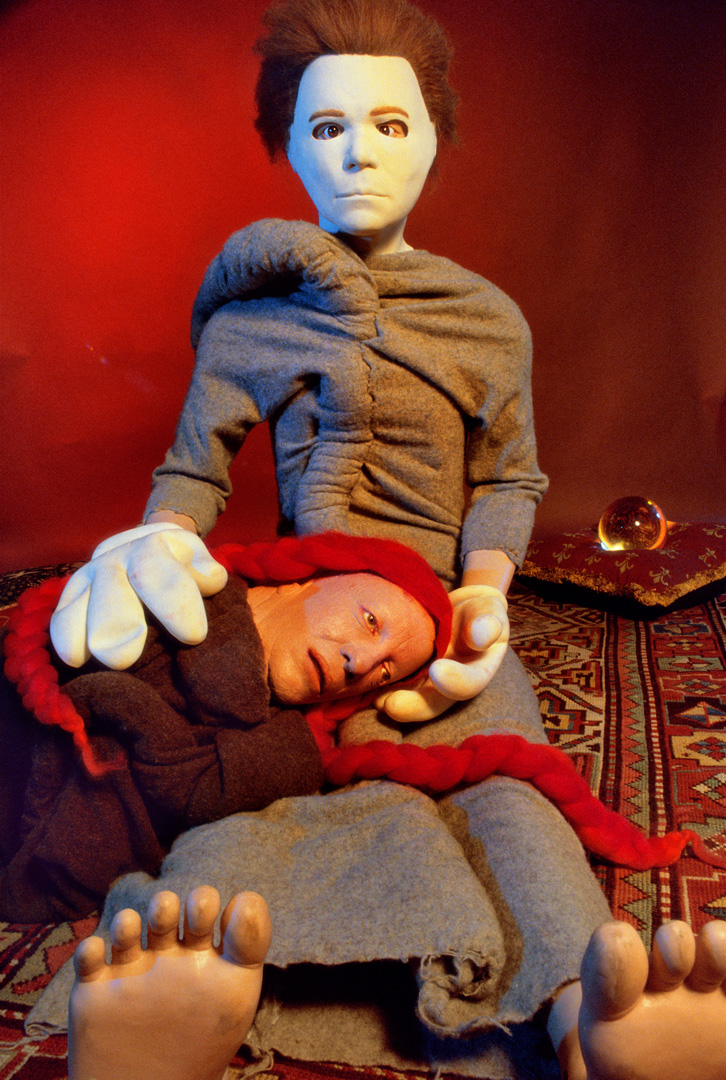 Cindy Sherman, Untitled #304 (1994; stampa cromogenica a colori, 154,94 x 104,14 cm; Los Angeles, The Broad)
