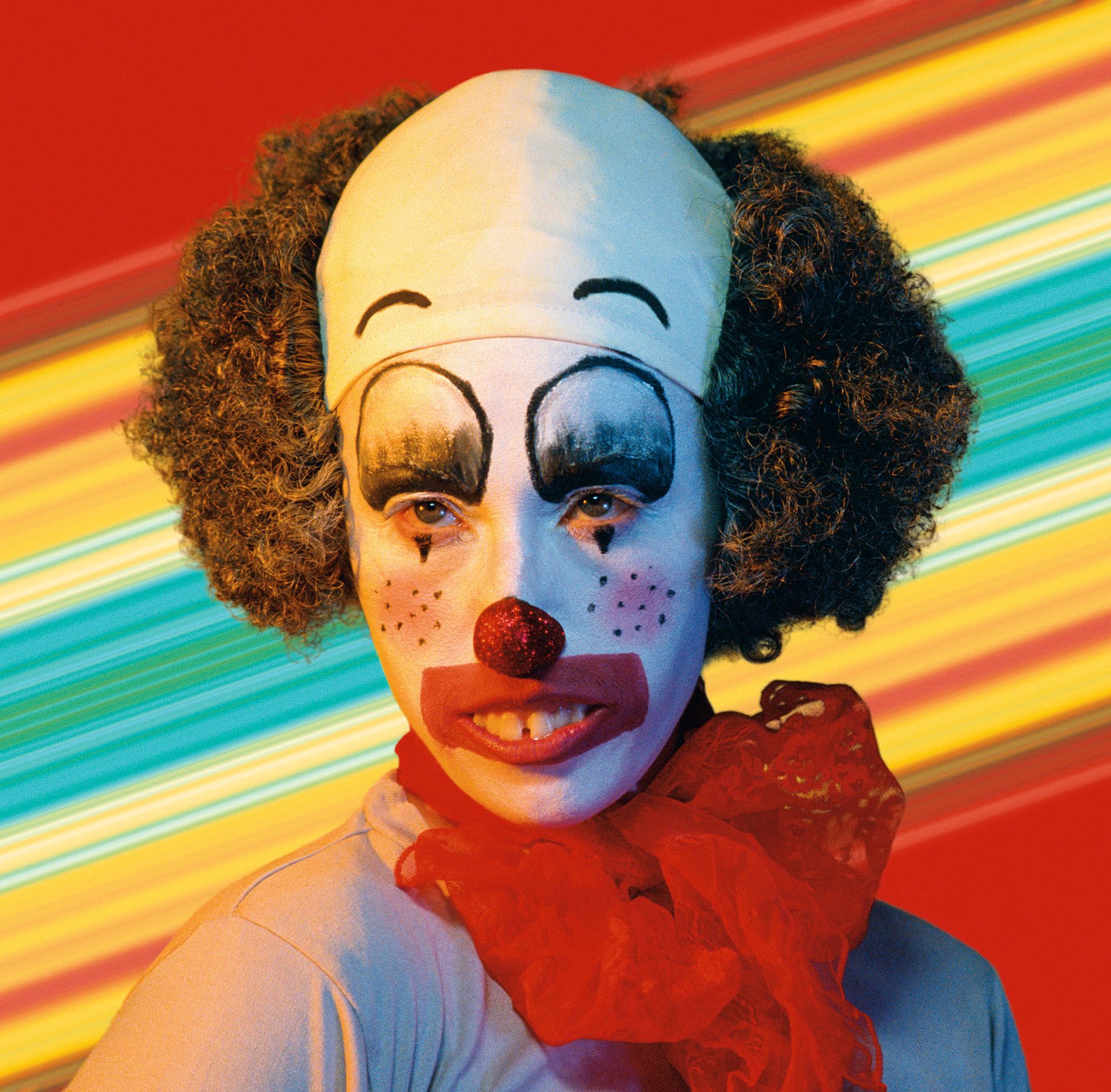 Cindy Sherman, Untitled #424, dalla serie Clowns (2003-2004; stampa cromogenica a colori)
