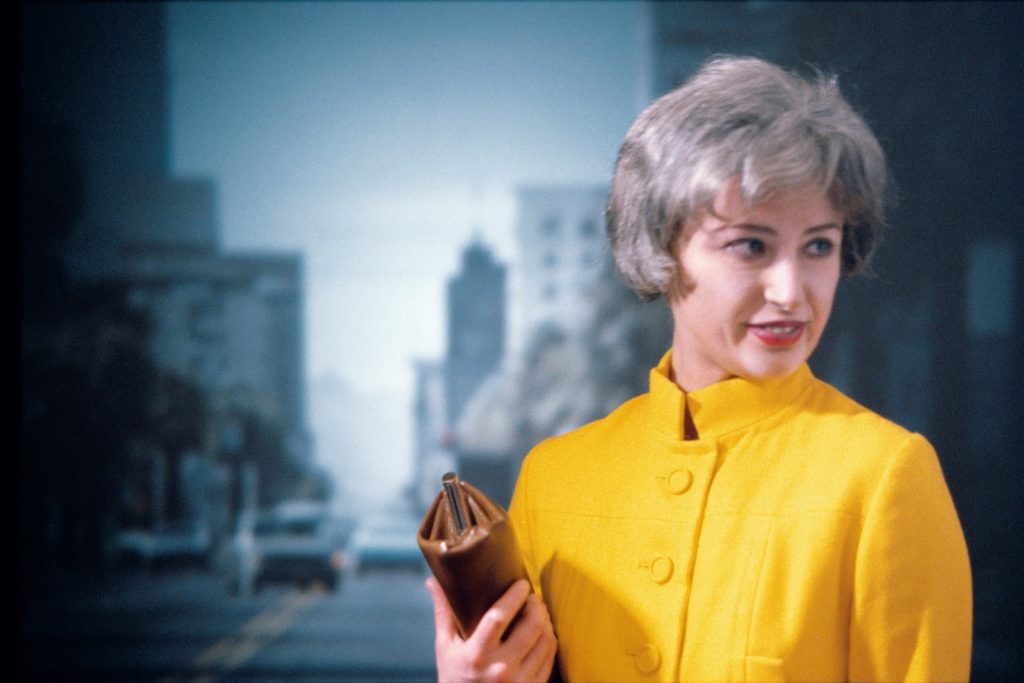 Cindy Sherman, Untitled Film Still #74 (1980; stampa a colori C-Print, 39 x 59 cm; Londra, Victoria&Albert Museum)
