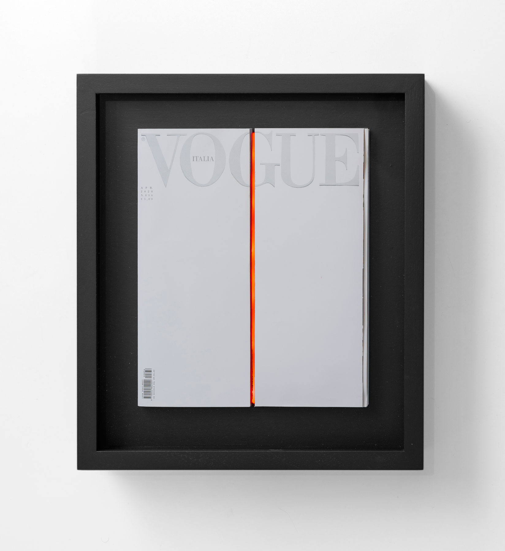 Giovanni De Angelis, #836 A (2020; led luminoso su copertina). Courtesy l’artista. Foto di Giorgio Benni
