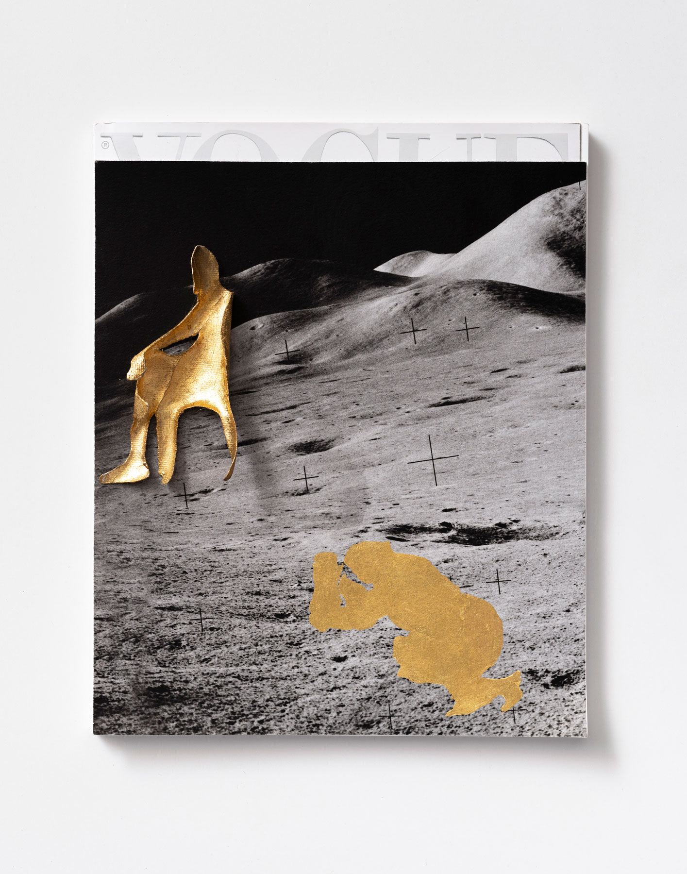 Rä di Martino, Allunati (2020; stampa fotografica e ritagli di tela su copertina). Courtesy l’artista Foto di Giorgio Benni
